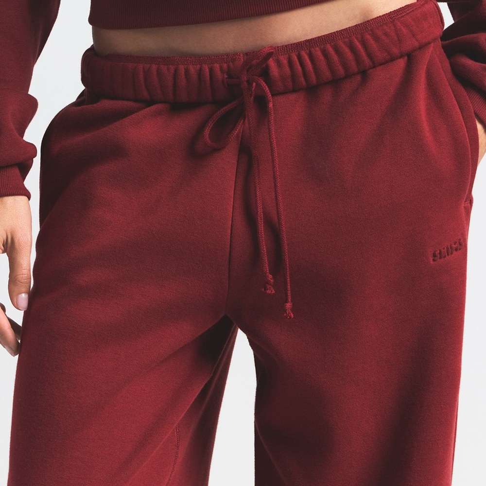 Skims Merlot Straight Leg Sweatpants